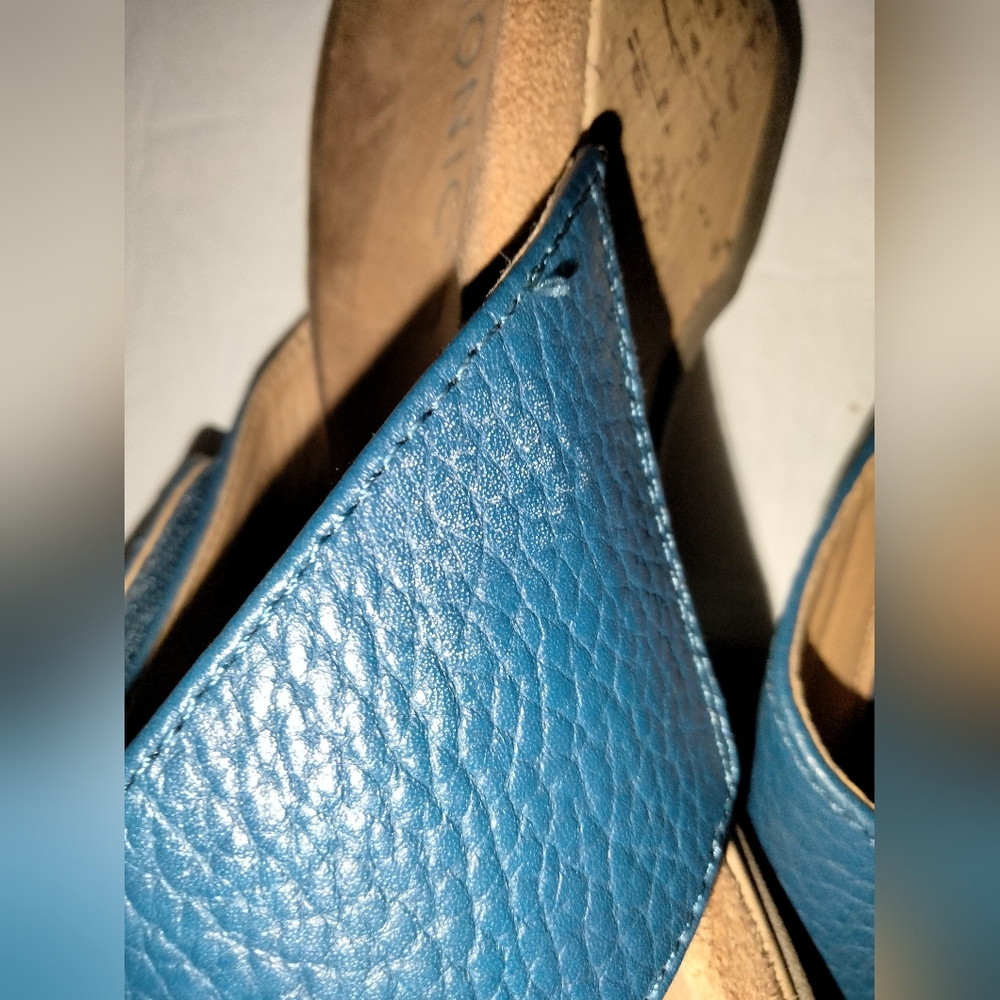Vionic (Sz 9.5) Blue & Tan Adjustable Crisscross Strap Leticia Open Toe Sandals - Picture 7 of 14